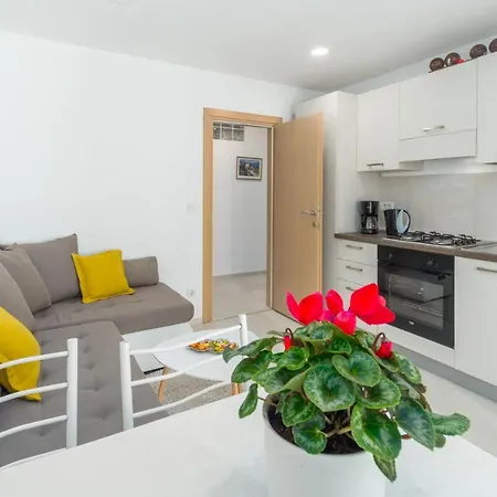 Apartment Alex Deluxe On Porec