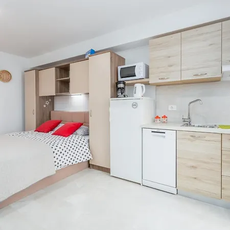 Apartment Alex Deluxe On Porec