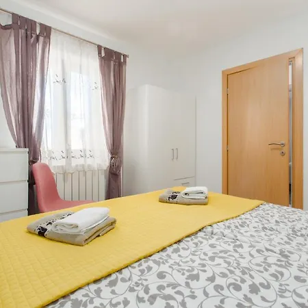 Alex Deluxe On Πόρετς