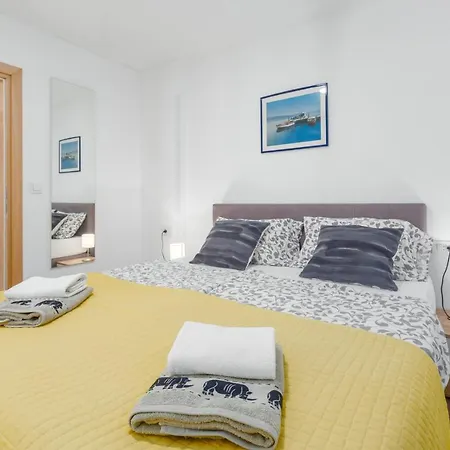 Alex Deluxe On * Πόρετς