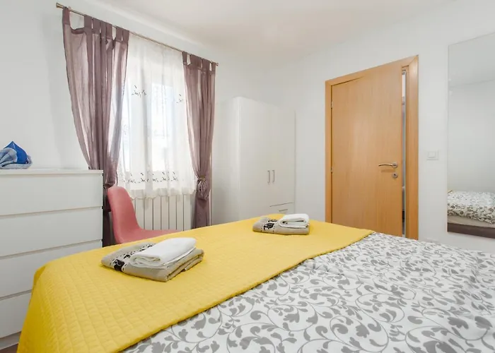 Alex Deluxe On Poreč